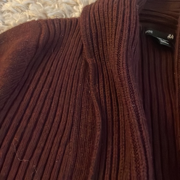 H&M Sweater - Picture 2 of 3